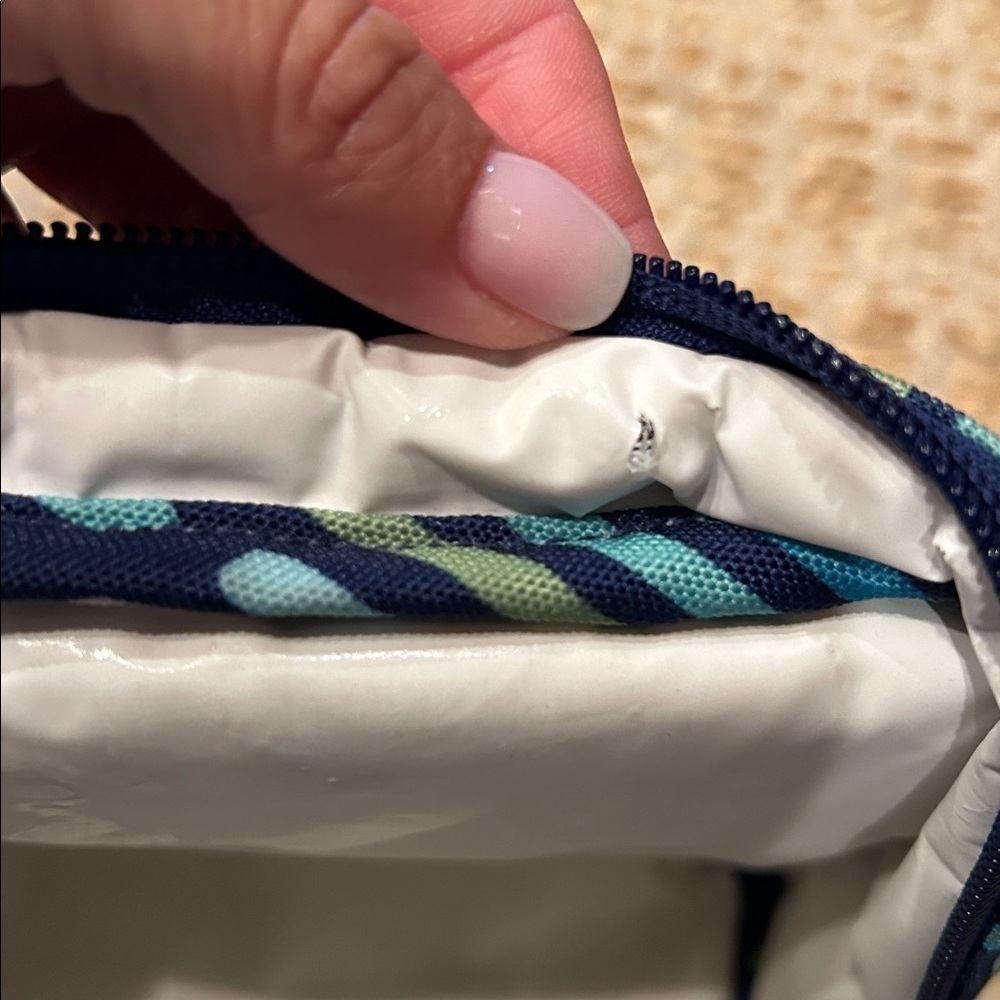 Vera Bradley Navy and Green Patterned lunch bag - Picture 4 of 10